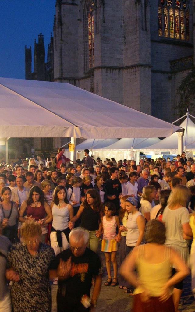 1. Festival De Cornouaille Fest Noz Place St Corentin 3