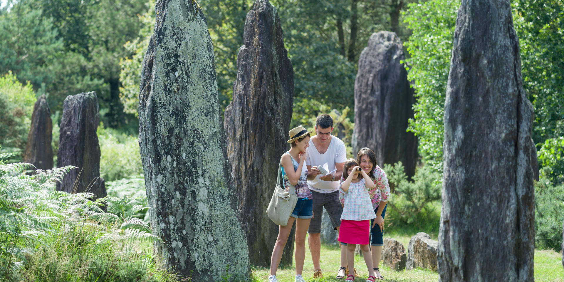 Menhirs de Monteneuf et sentier découverte