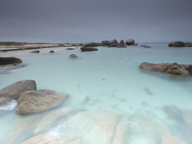 France, Finistere (29), Brignogan-Plages, l'eau turquoise de la grande plage sur la Cote des Legendes au coeur du Pays pagan