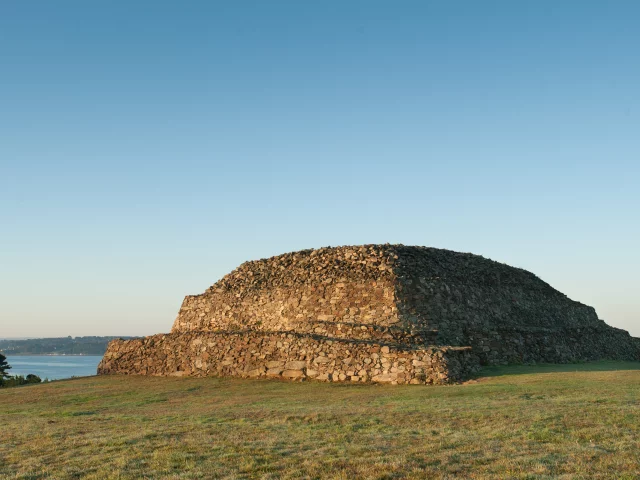 Plouezoc'h - Le cairn de Barnenez