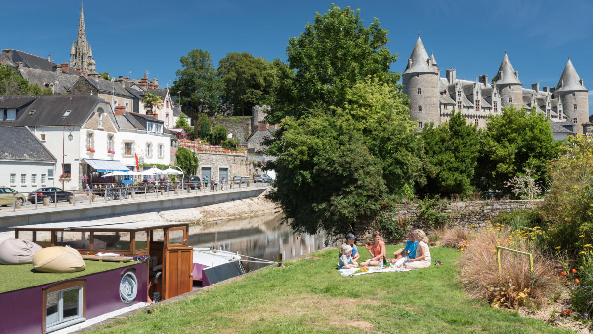 Mit dem Boot über die Kanäle der Bretagne Tourisme Bretagne