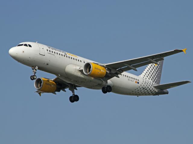 Airbus A320 216 Ec Klt Vueling Airlines Ronnie Macdonald