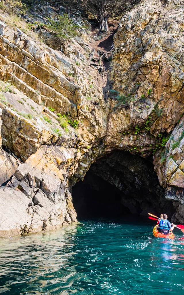 Presqu'île de Crozon - Les grottes de Morgat en kayak