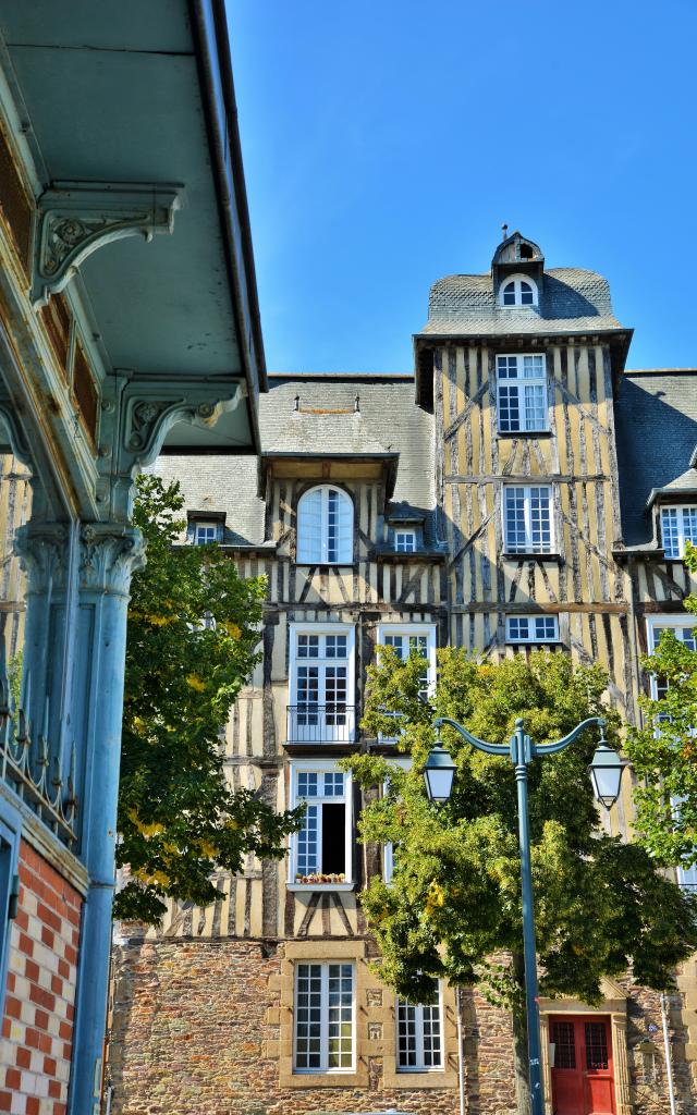 Rennes - Place des Lices - maison à pans de bois