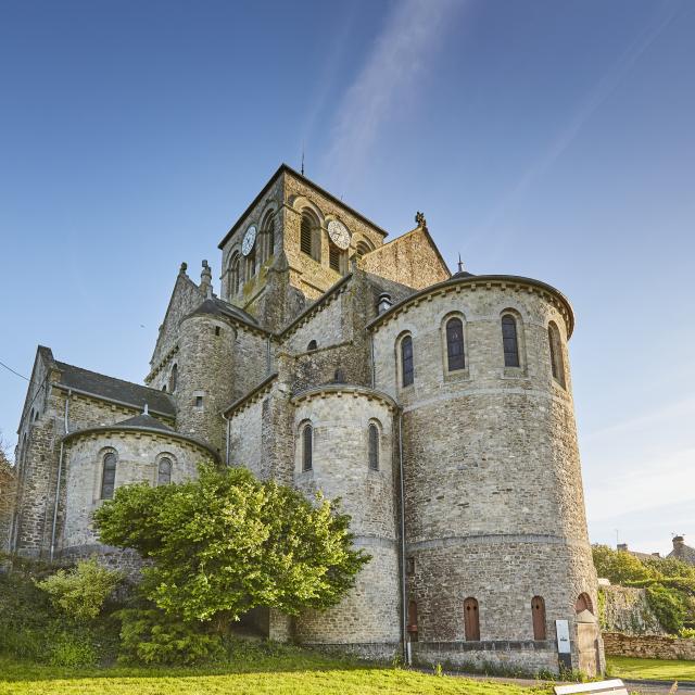 Saint-Aubin-du-Cormier - L'église