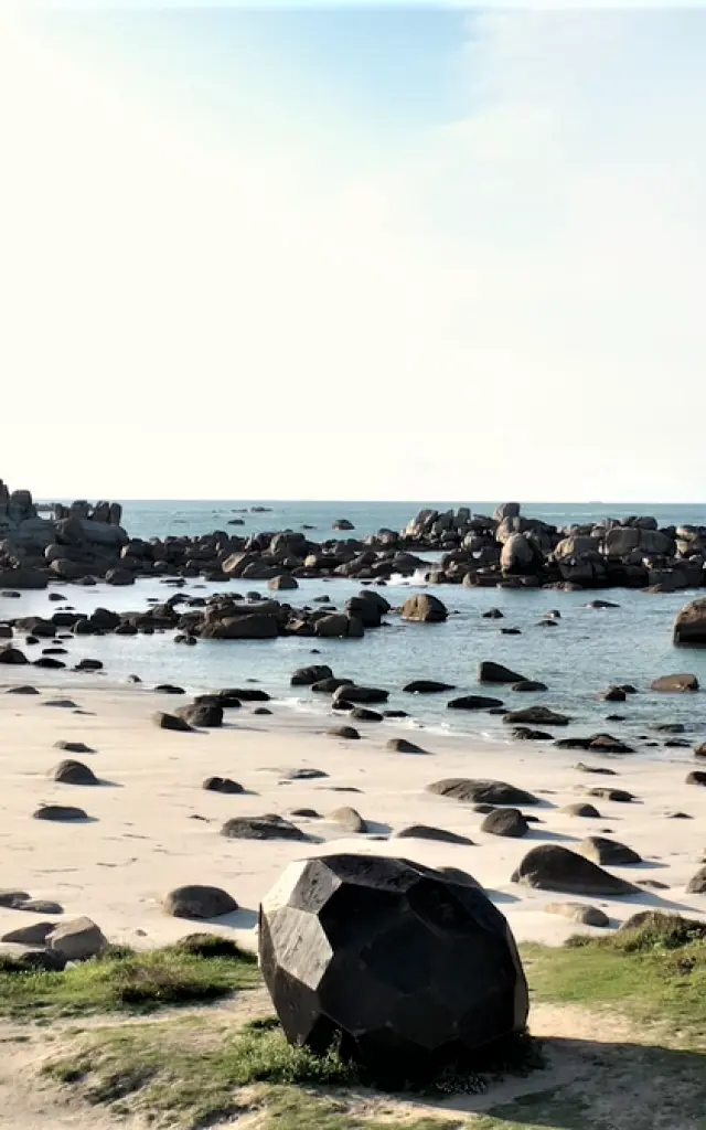 Pointe de Pontusval - L'Oeuf - Les Nouveaux Voisins