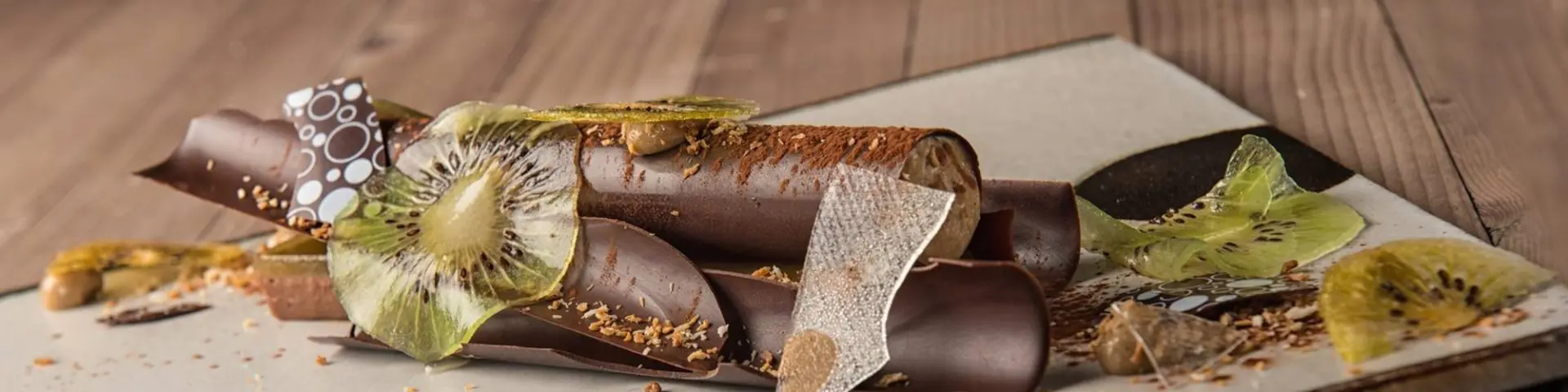 Tubes chocolat au sarrasin et kiwi au safran breton