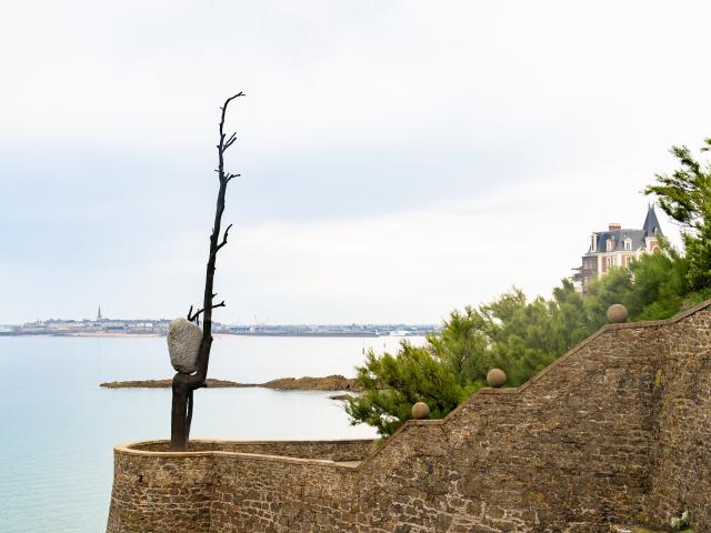 Dinard - Giuseppe Penone - Il peso del vento (Le Poids du Vent), 2015 - Pinault Collection - Adagp, Paris 2021
