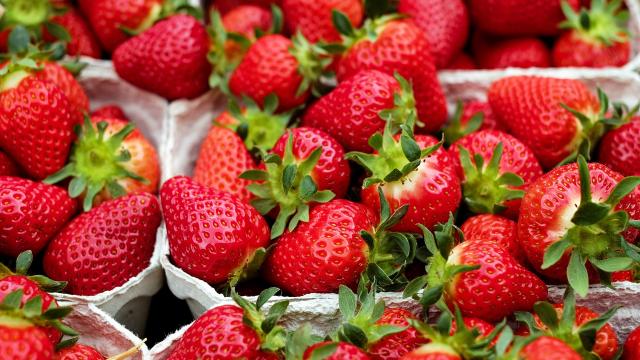 strawberries-1396330-1920.jpg