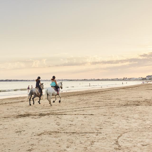 A cheval sur la plage de La Baule