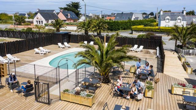 Goulven_Slow Village Breizh Légendes - Café des légendes, terrasse et piscine