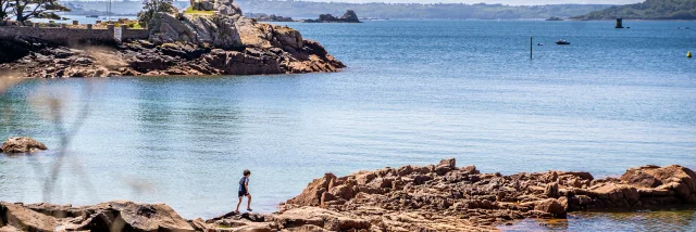 Île de Bréhat - Enfant sur la plage