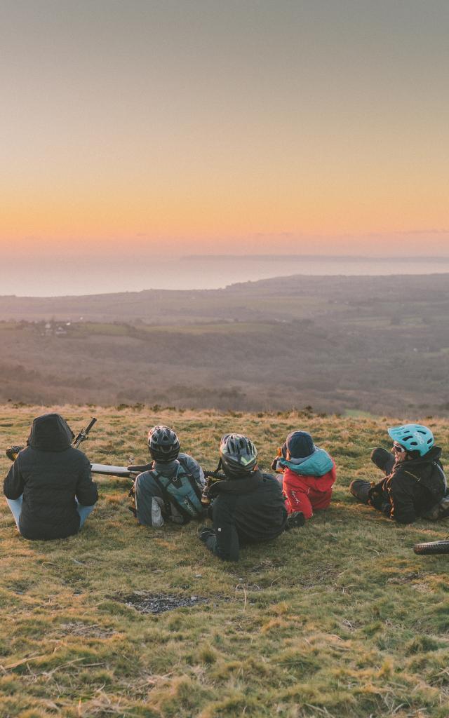 Menez Hom - Coucher de soleil VTT entre amis