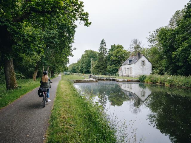 Malestroit - Balade à vélo en vue d'une maison éclusière