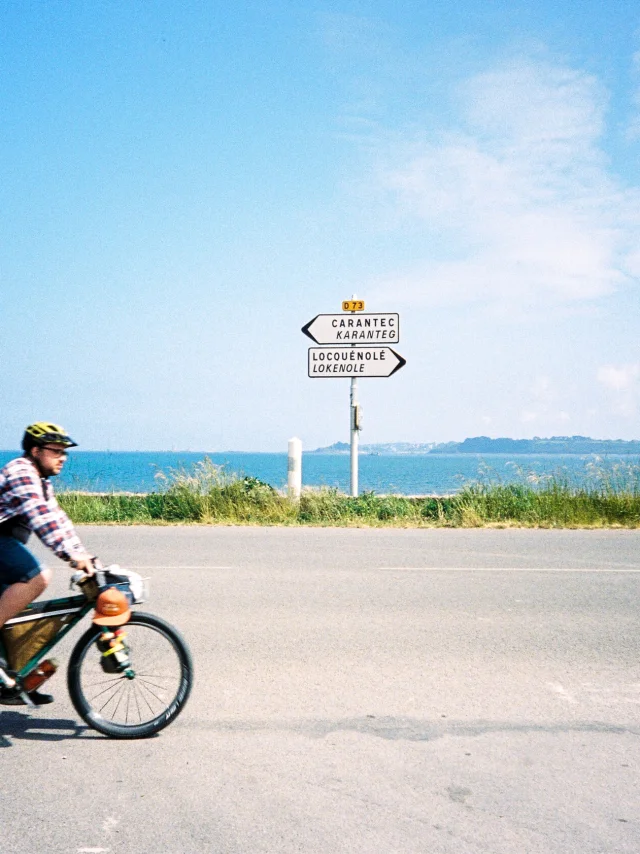 Carantec - Locquénoloé - Route de la Corniche - Cycliste - Panneau de signalisation