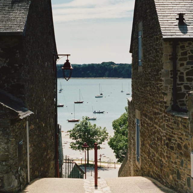 Saint Suliac - Maison de pierre - Bateau au mouillage