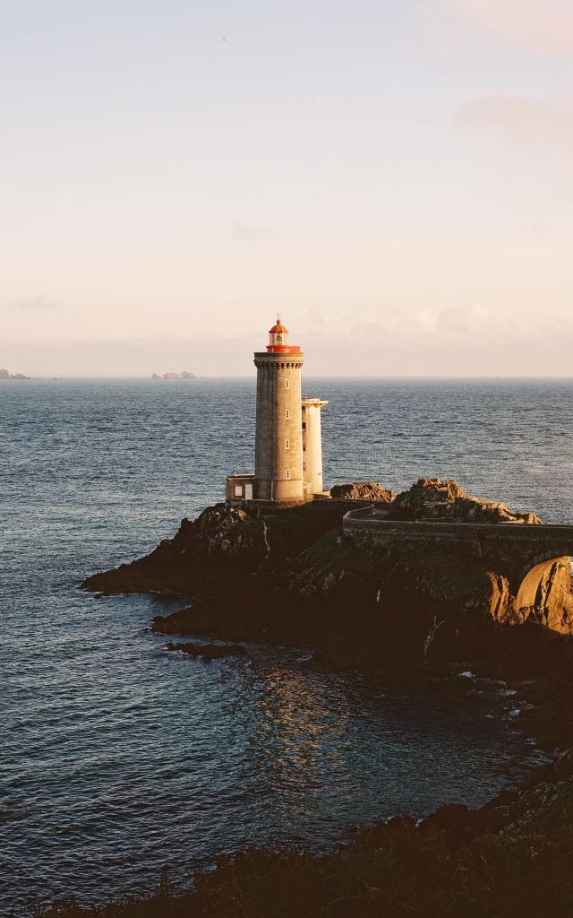 Plouzane - Phare du Petit Minou - Pont - Soleil couchant - Crepuscule