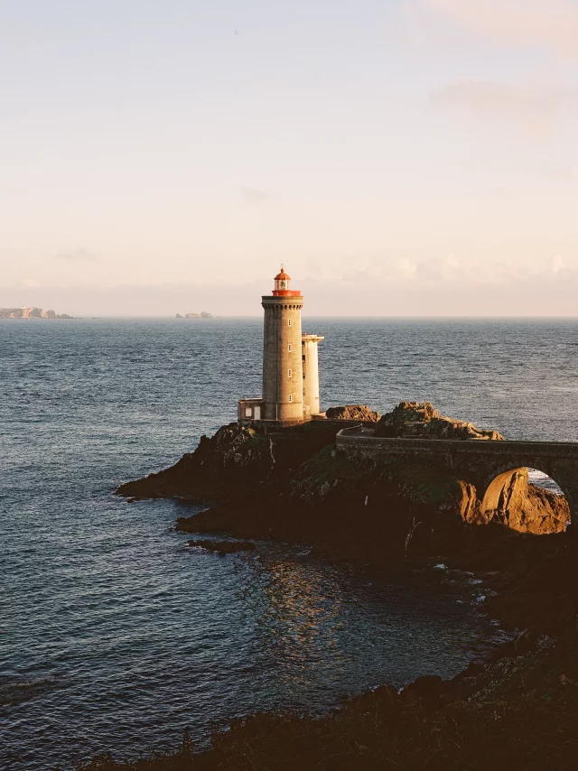 Plouzane - Phare du Petit Minou - Pont - Soleil couchant - Crepuscule