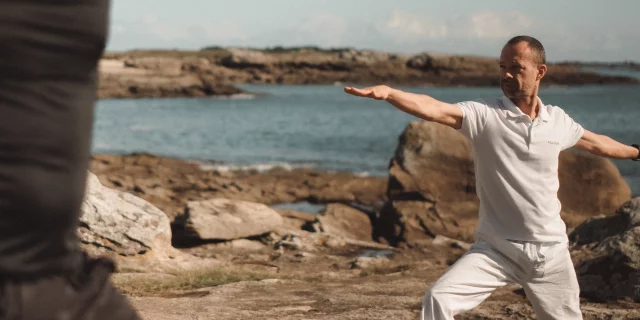 Seance de yoga en bord de mer, Thalassotherapie Quiberon