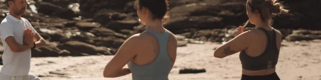 Seance de yoga en bord de mer, Thalassotherapie Quiberon