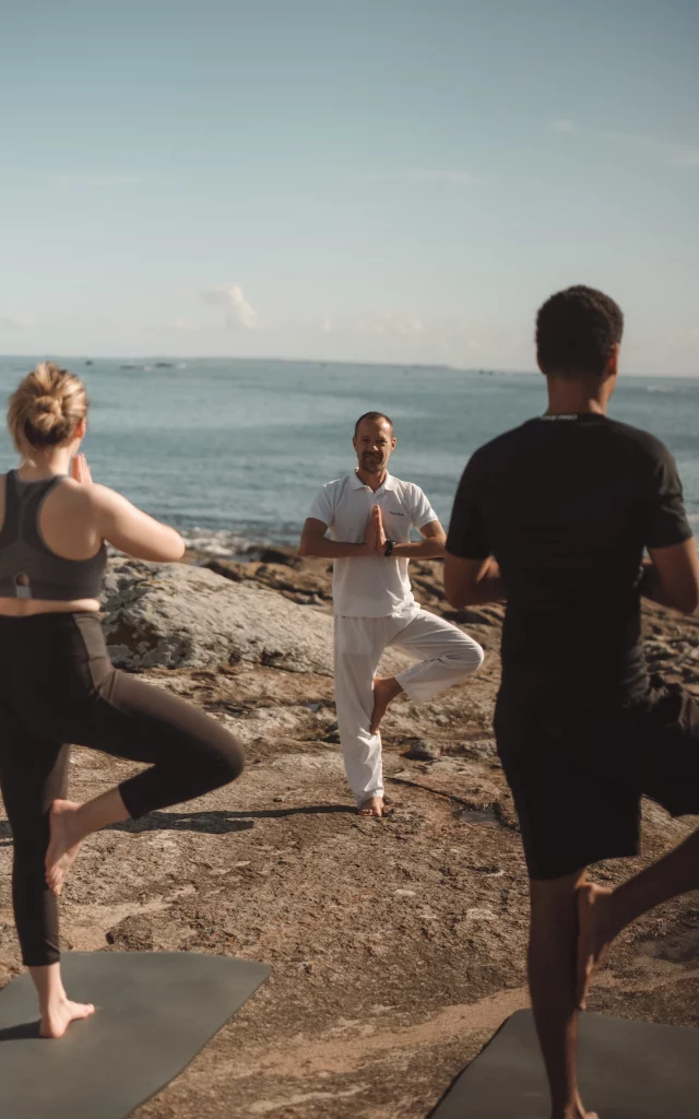 Seance de yoga en bord de mer, Thalassotherapie Quiberon