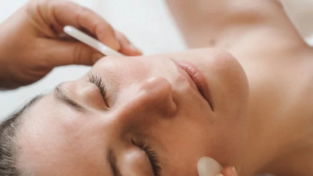 Modelage du visage a la Thalossotherapie de Quiberon