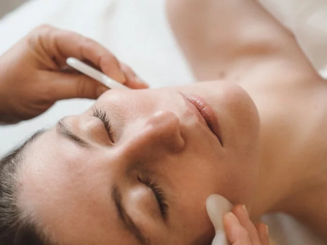Modelage du visage a la Thalossotherapie de Quiberon