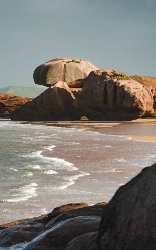 Tregastel - Plage du Coz Pors - Rocher du sorcier - Rocher de la sorciere