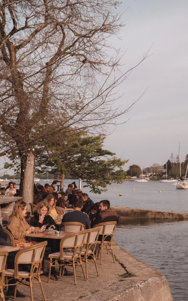 Vannes - Presqu'Ile de Conleau - Restaurant Le Corlazo - Riviere du Vincin