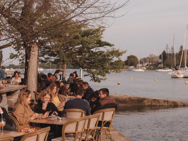 Vannes - Presqu'Ile de Conleau - Restaurant Le Corlazo - Riviere du Vincin