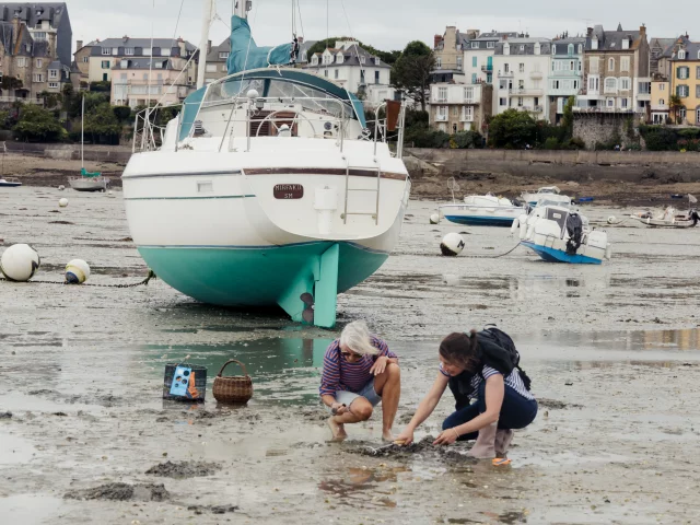 Dinard - Expérience Bretonne Pêche à Pied à la plage du Prieuré