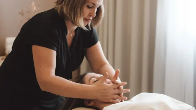 Modelage du visage à la Thalassothérapie de Quiberon
