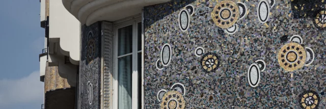 Façade immeuble avec mosaïque d'Odorico, rennes