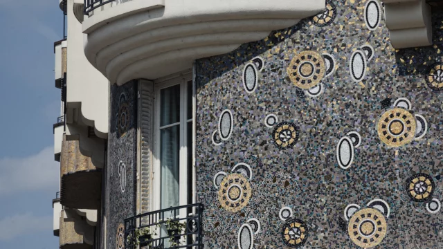 Façade immeuble avec mosaïque d'Odorico, rennes