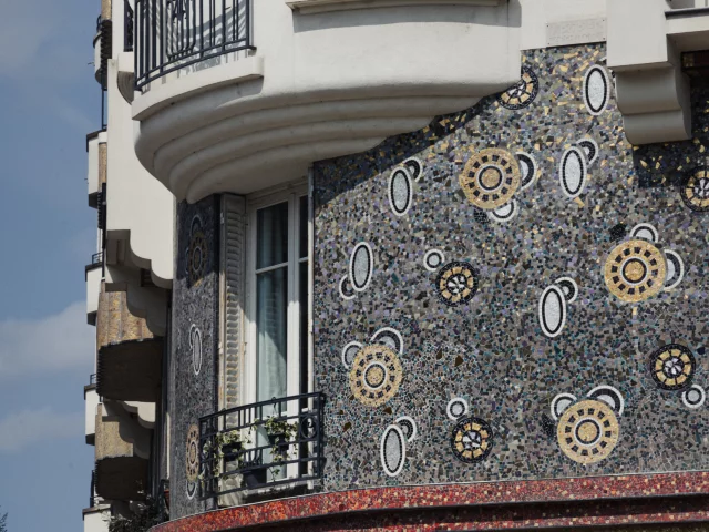 Façade immeuble avec mosaïque d'Odorico, rennes