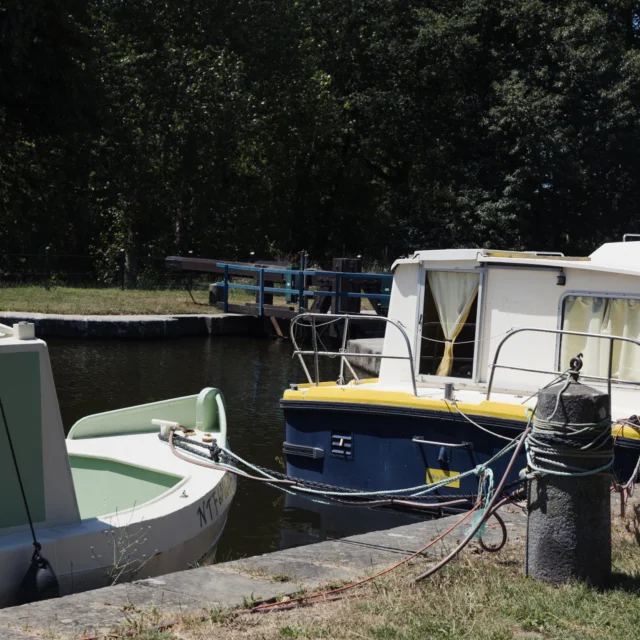 Hédé-Bazouges - Canal d'Ille et Rance - Péniches et écluse