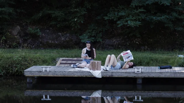 Hédé-Bazouges - Canal d'Ille et Rance - Moment détente entre amies au bord du canal