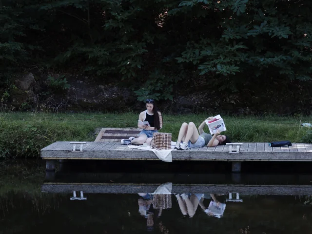 Hédé-Bazouges - Canal d'Ille et Rance - Moment détente entre amies au bord du canal