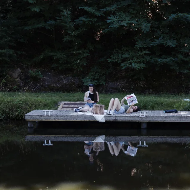 Hédé-Bazouges - Canal d'Ille et Rance - Moment détente entre amies au bord du canal
