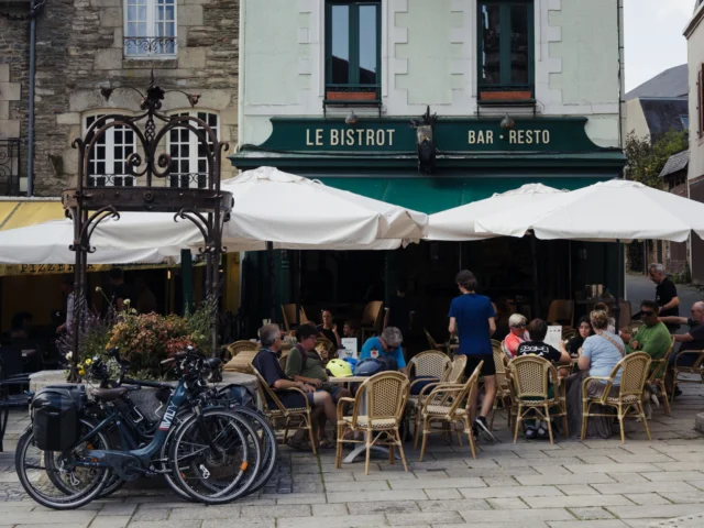Josselin - Place Notre-Dame - Hôtel de France - Terrasse - Bar et restaurant