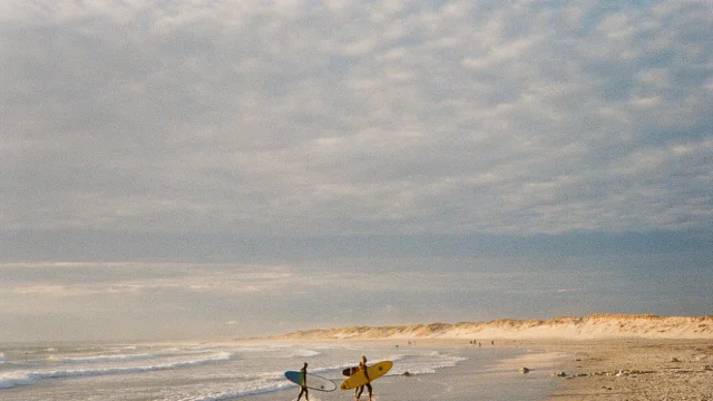 Plomeur - La Torche - Surfeurs