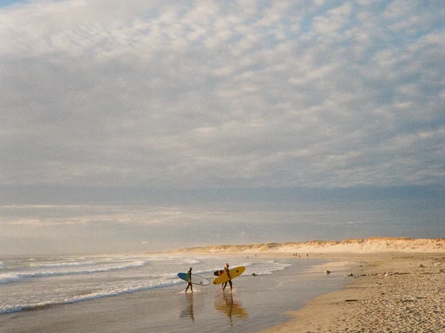 Plomeur - La Torche - Surfeurs