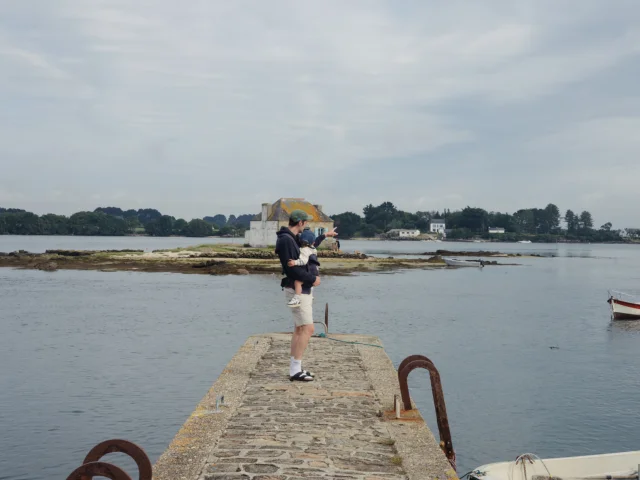 Saint-Cado - En famille sur le port de Saint-Cado