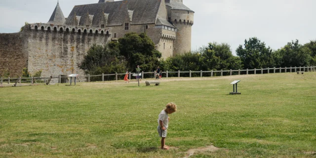 Sarzeau - Château de Suscinio - Enfant dans le domaine de Suscinio
