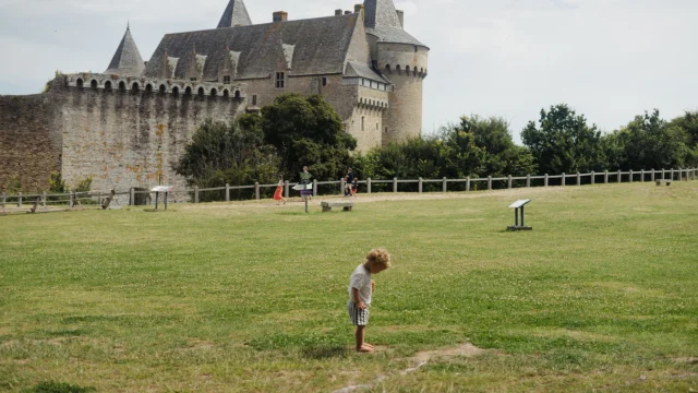 Sarzeau - Château de Suscinio - Enfant dans le domaine de Suscinio