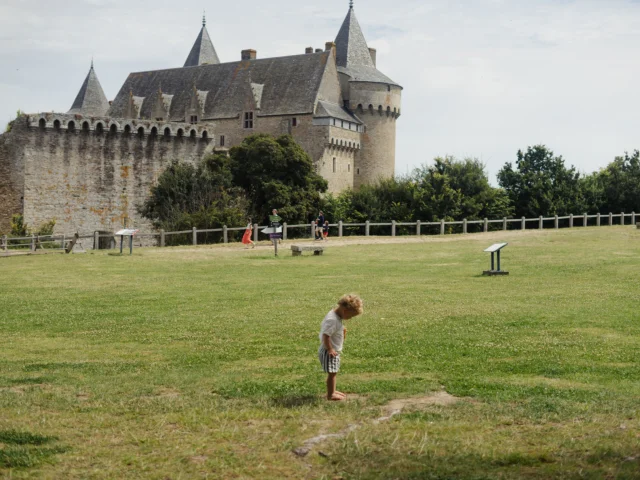Sarzeau - Château de Suscinio - Enfant dans le domaine de Suscinio