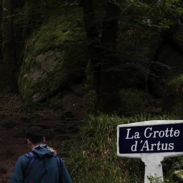 Huelgoat - La grotte d'Artus