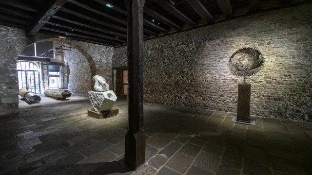 Marc Didou, Résonance, 2006, marbre.