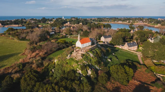 Archipel de Bréhat - Chapelle Saint-Michel - Sémaphore du Rosédo - Mouillage royal
