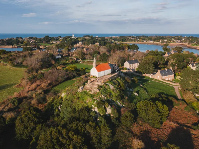 Archipel de Bréhat - Chapelle Saint-Michel - Sémaphore du Rosédo - Mouillage royal